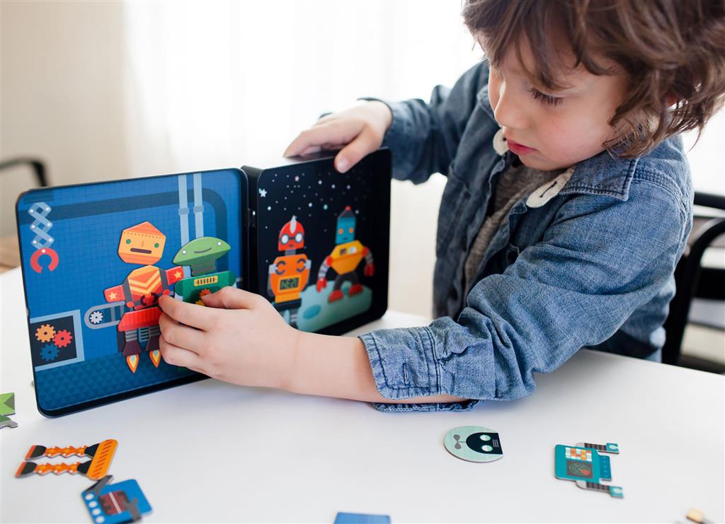 Petit Collage Magnetic Play Set Robot Remix